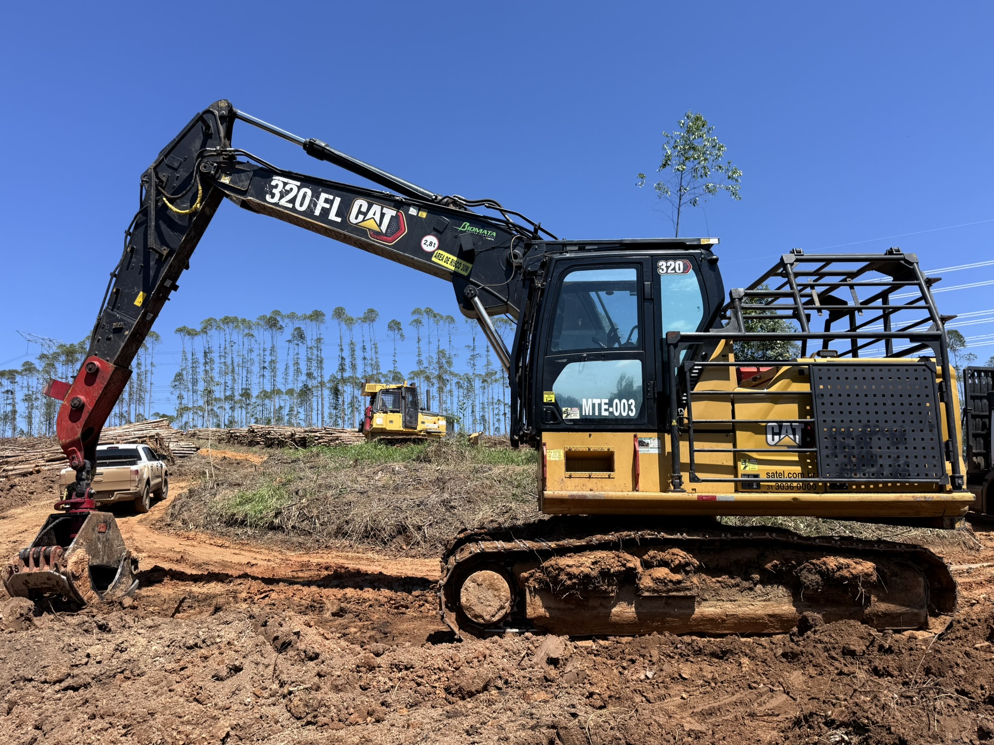 Escavadeira Hidráulica Caterplillar 320 FL — foto 2