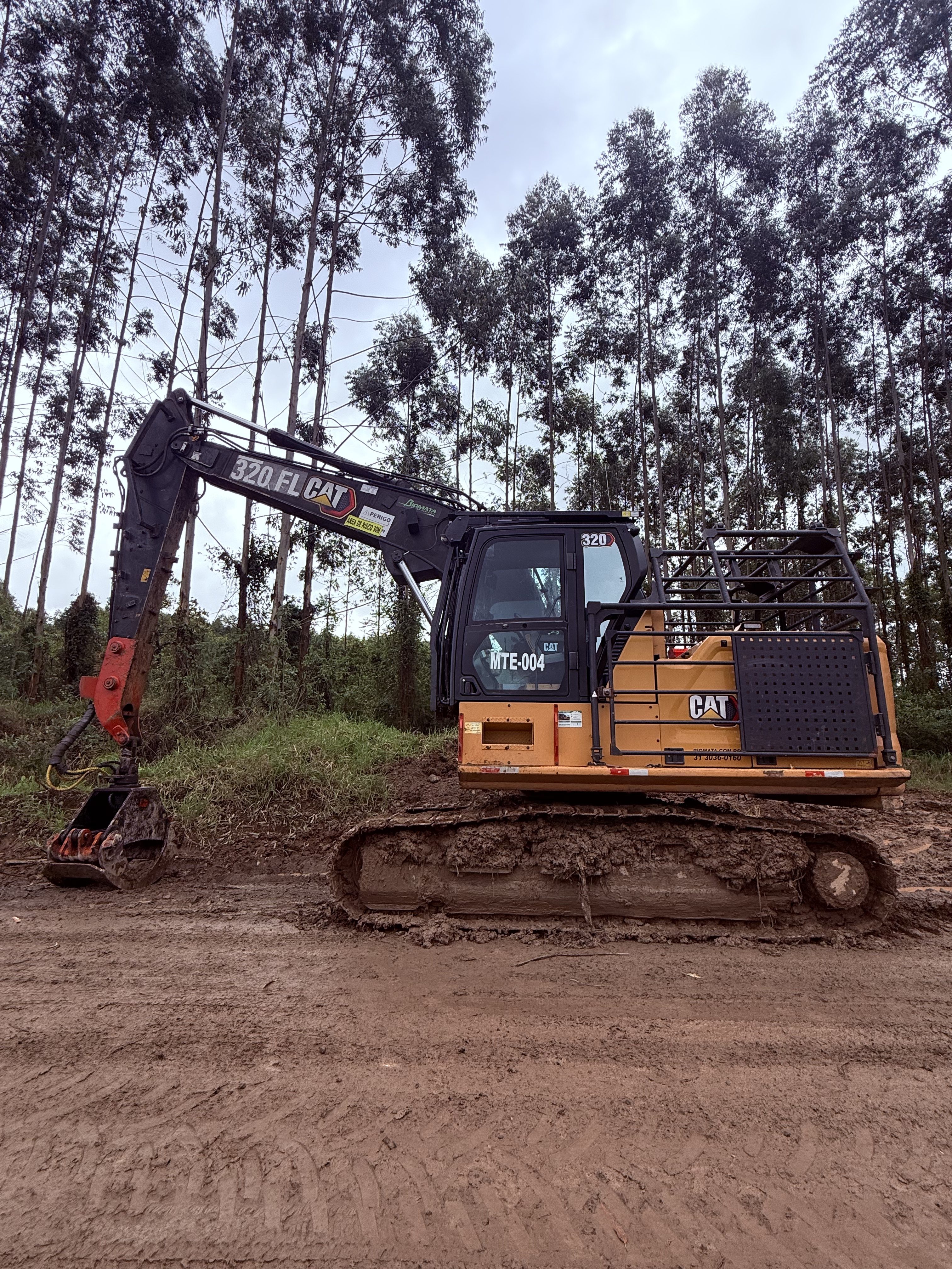 Escavadeira Hidráulica Caterplillar 320 FL — foto 3