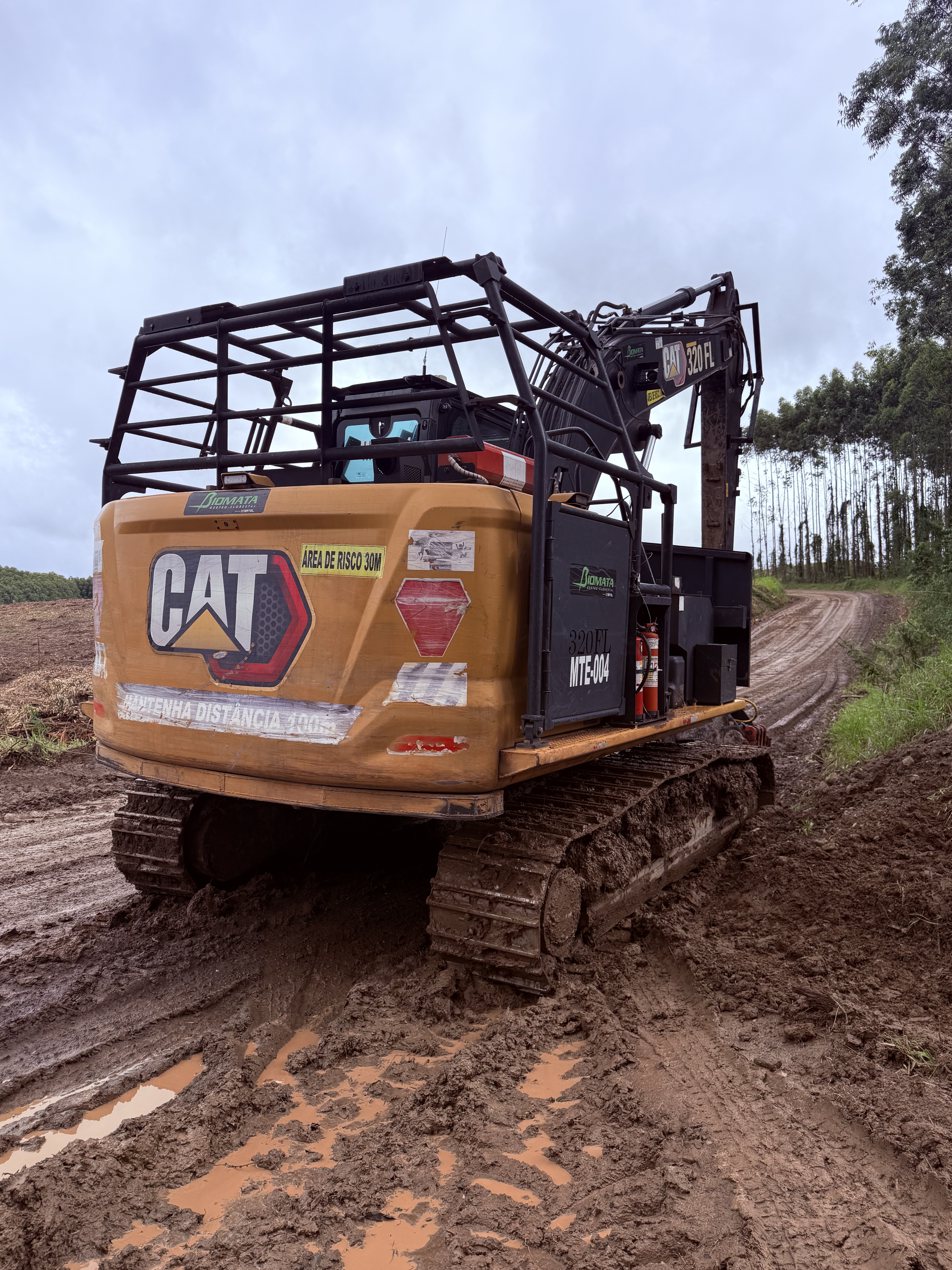 Escavadeira Hidráulica Caterplillar 320 FL — foto 5