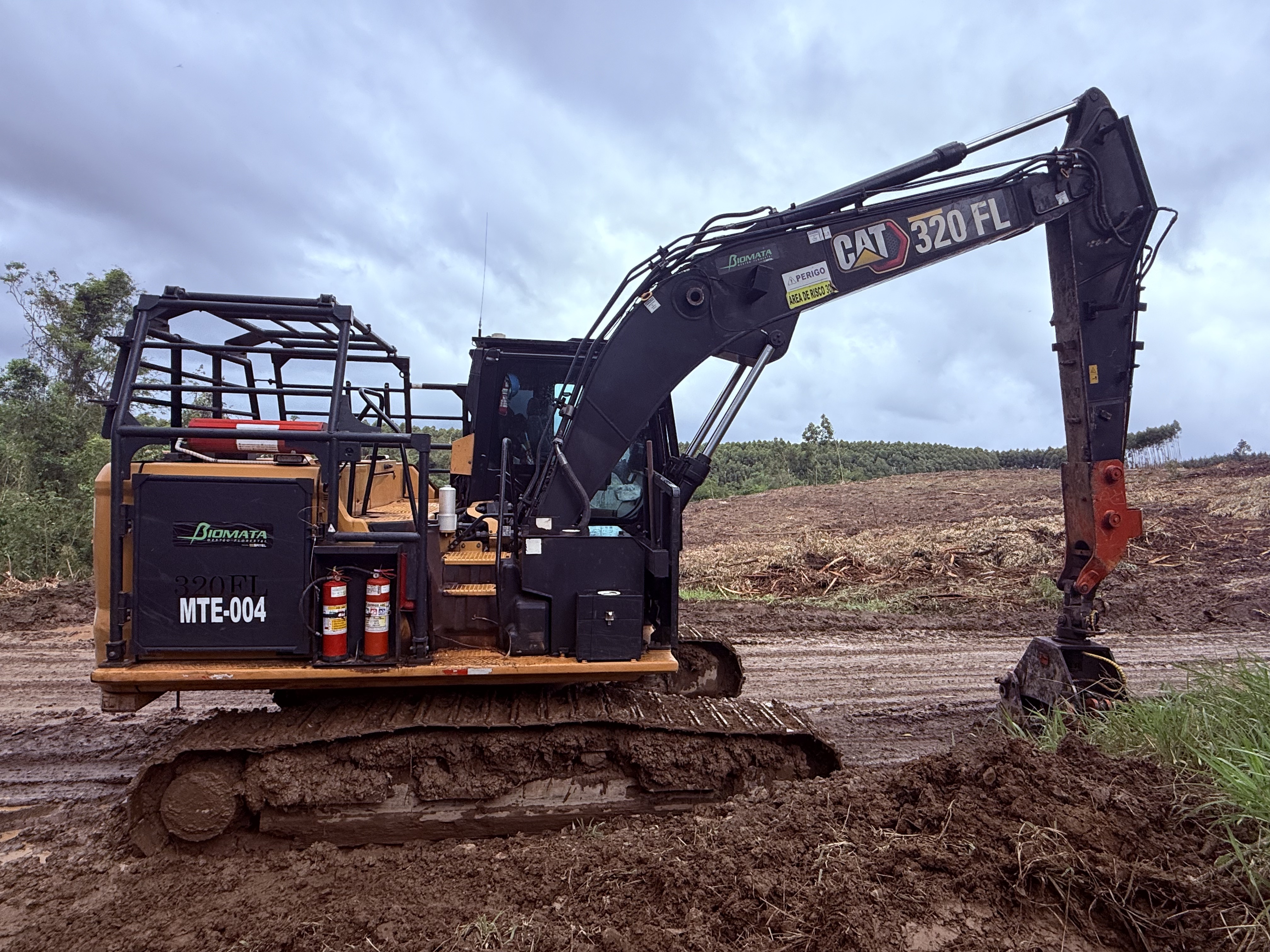 Escavadeira Hidráulica Caterplillar 320 FL — foto 6
