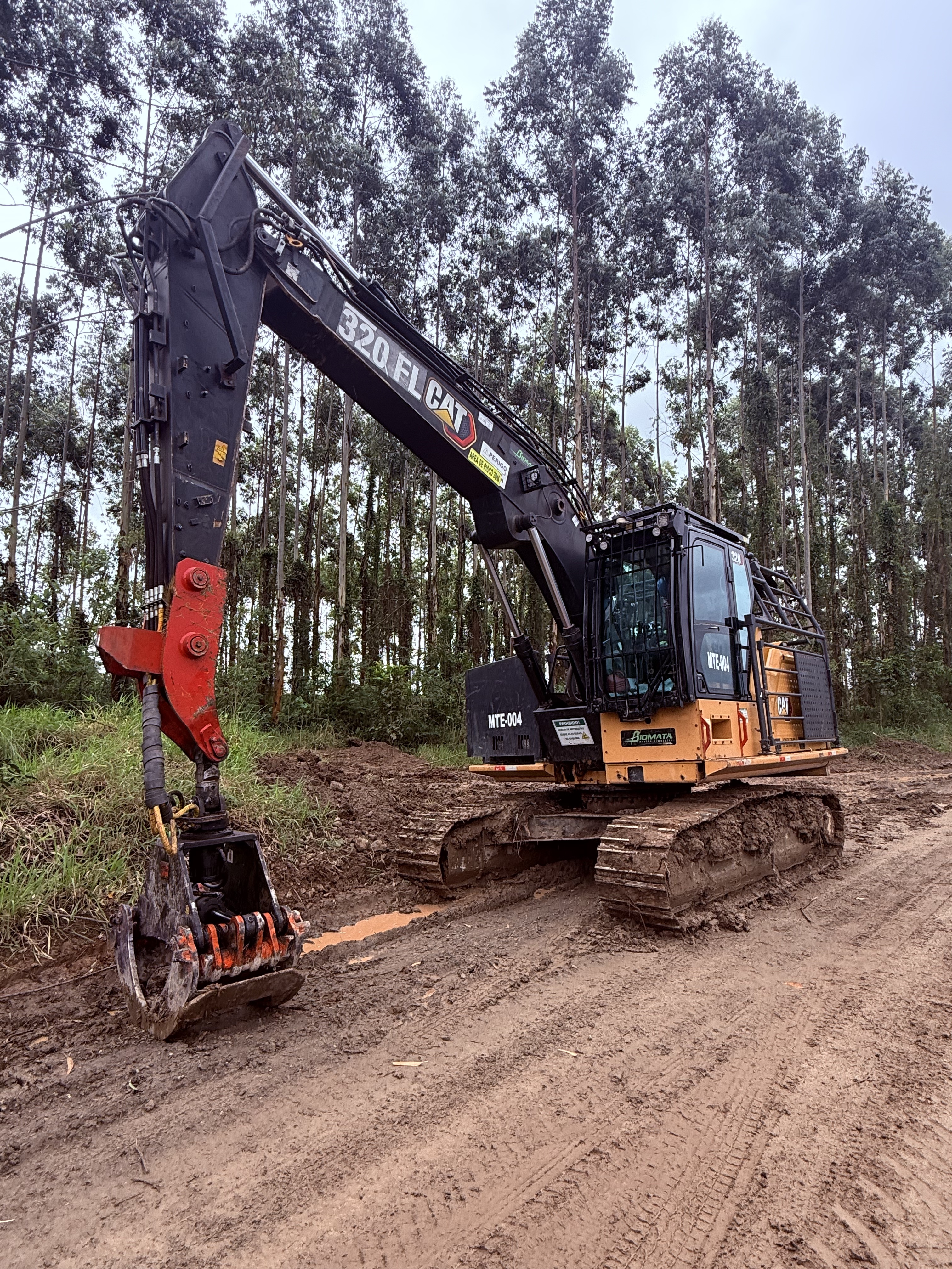 Escavadeira Hidráulica Caterplillar 320 FL — foto 7