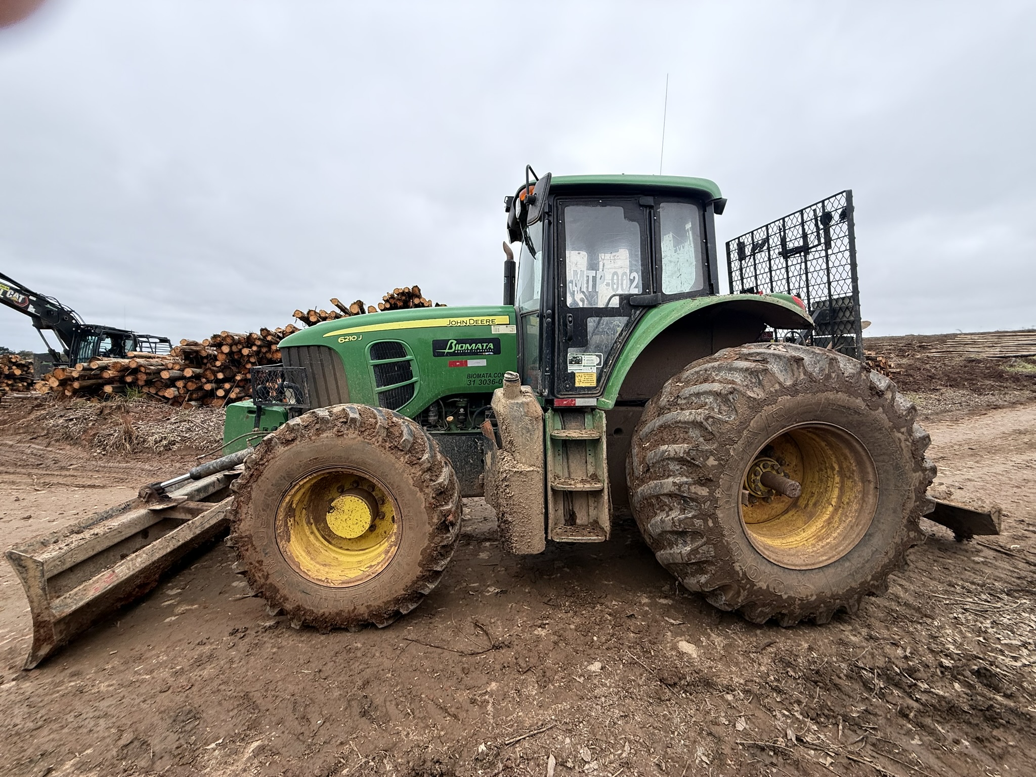 Trator de Pneus John Deere 6210J - 4x4 — foto 3