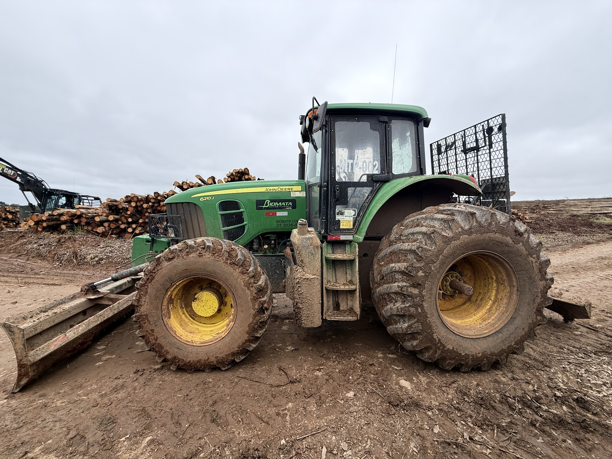 Trator de Pneus John Deere 6210J - 4x4 — foto 4