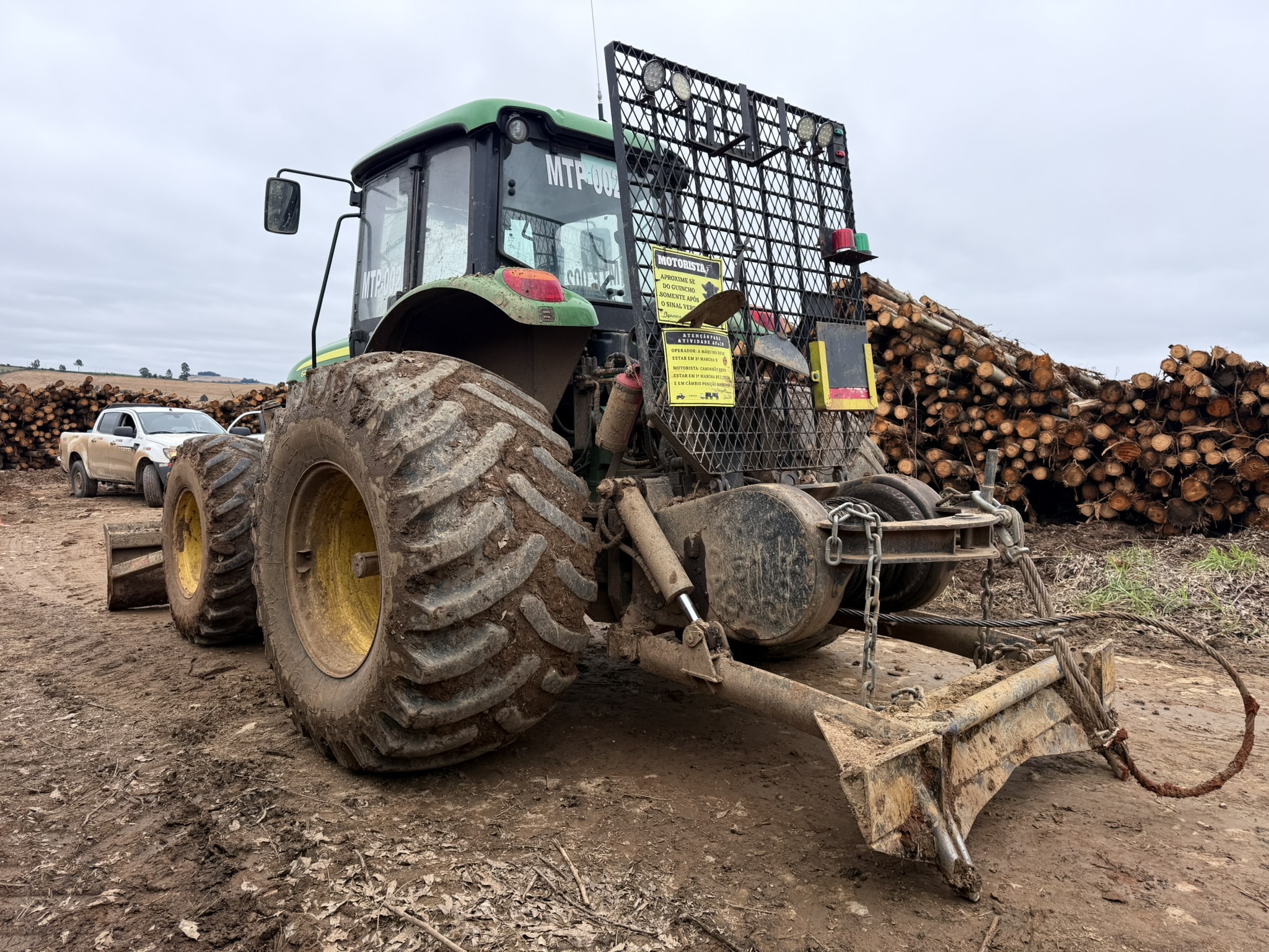 Trator de Pneus John Deere 6210J - 4x4 — foto 5