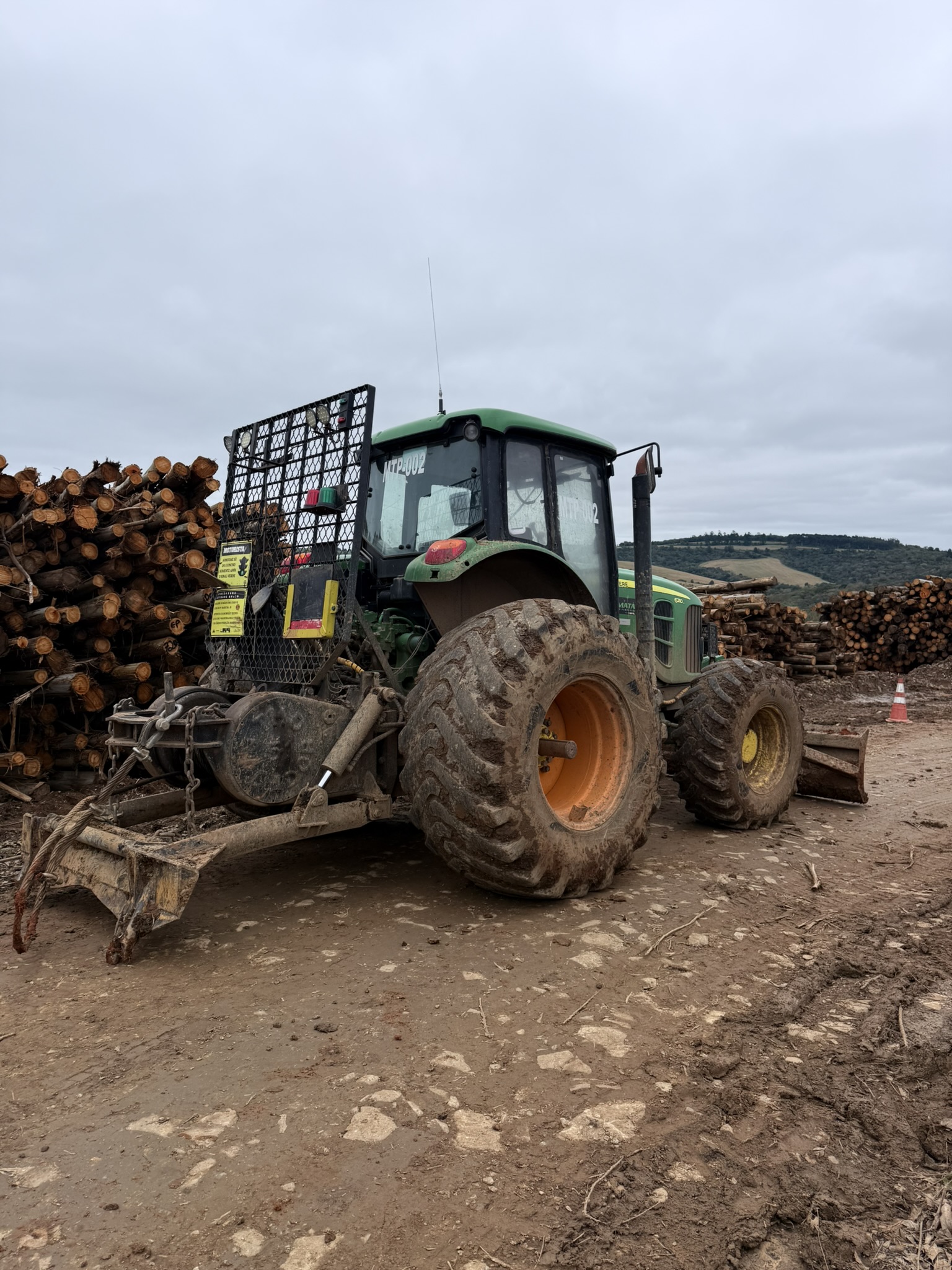 Trator de Pneus John Deere 6210J - 4x4 — foto 7