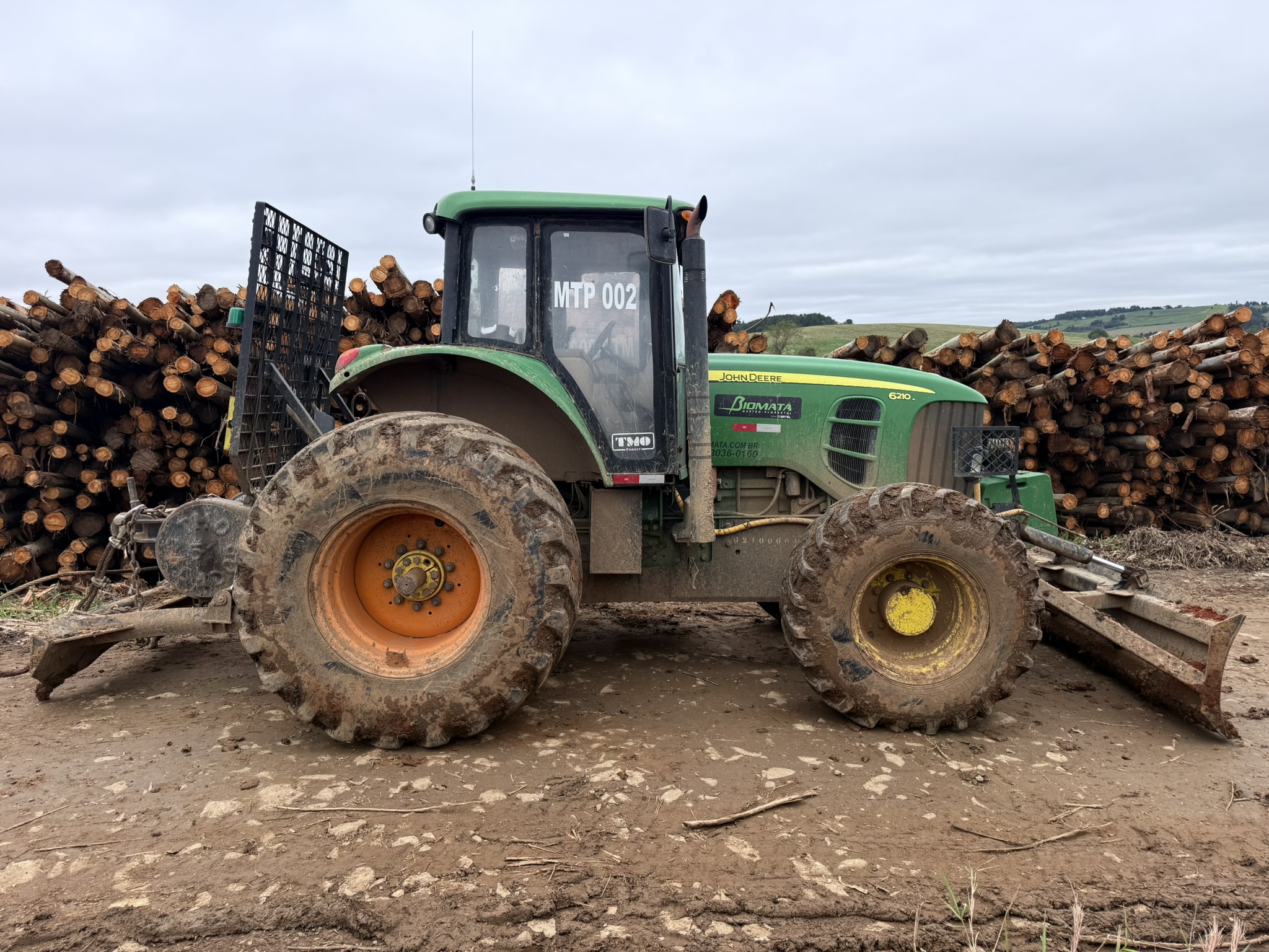 Trator de Pneus John Deere 6210J - 4x4 — foto 8